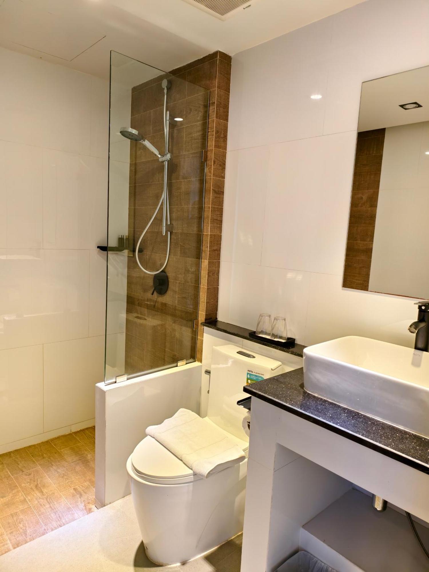 Lek Lek Samui Room X Coffee Bar Chaweng  Bagian luar foto